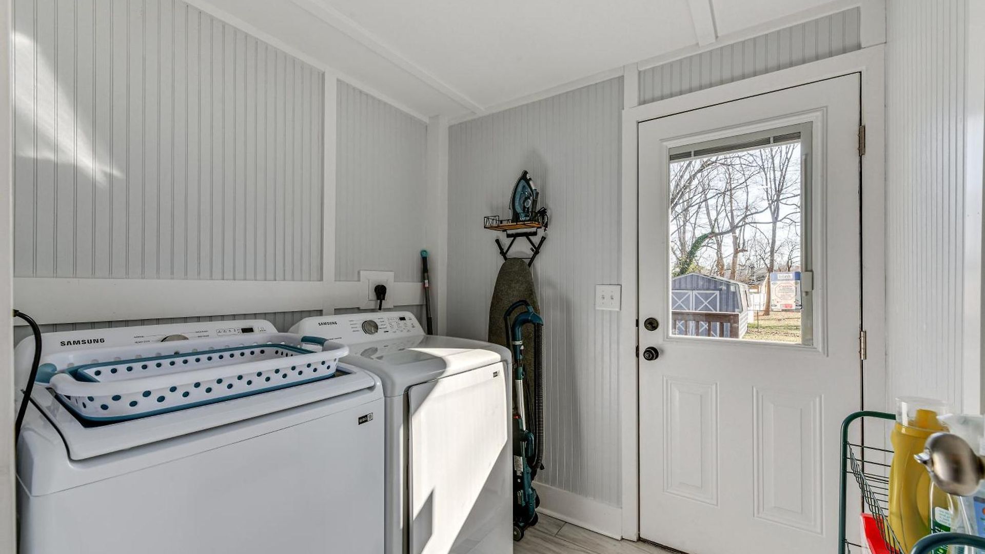 Newly Updated ~ 3 Mi To Downtown Charlotte! Holiday home Charlotte