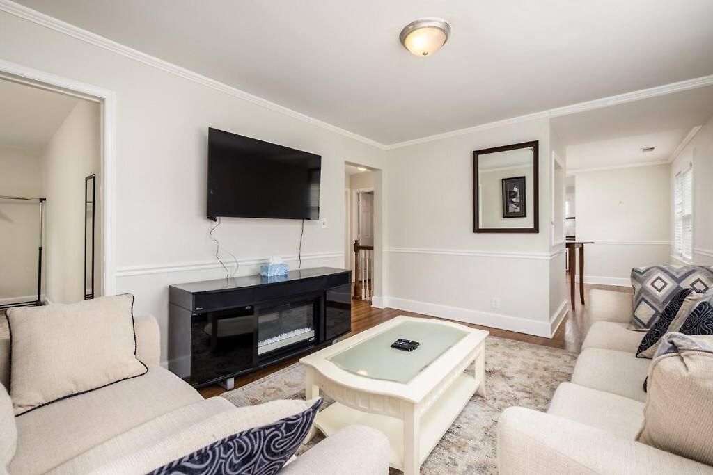 Walking Distance To Restaurants Bars And Breweries Holiday home Charlotte