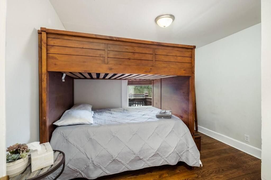 Holiday home Walking Distance To Restaurants Bars And Breweries