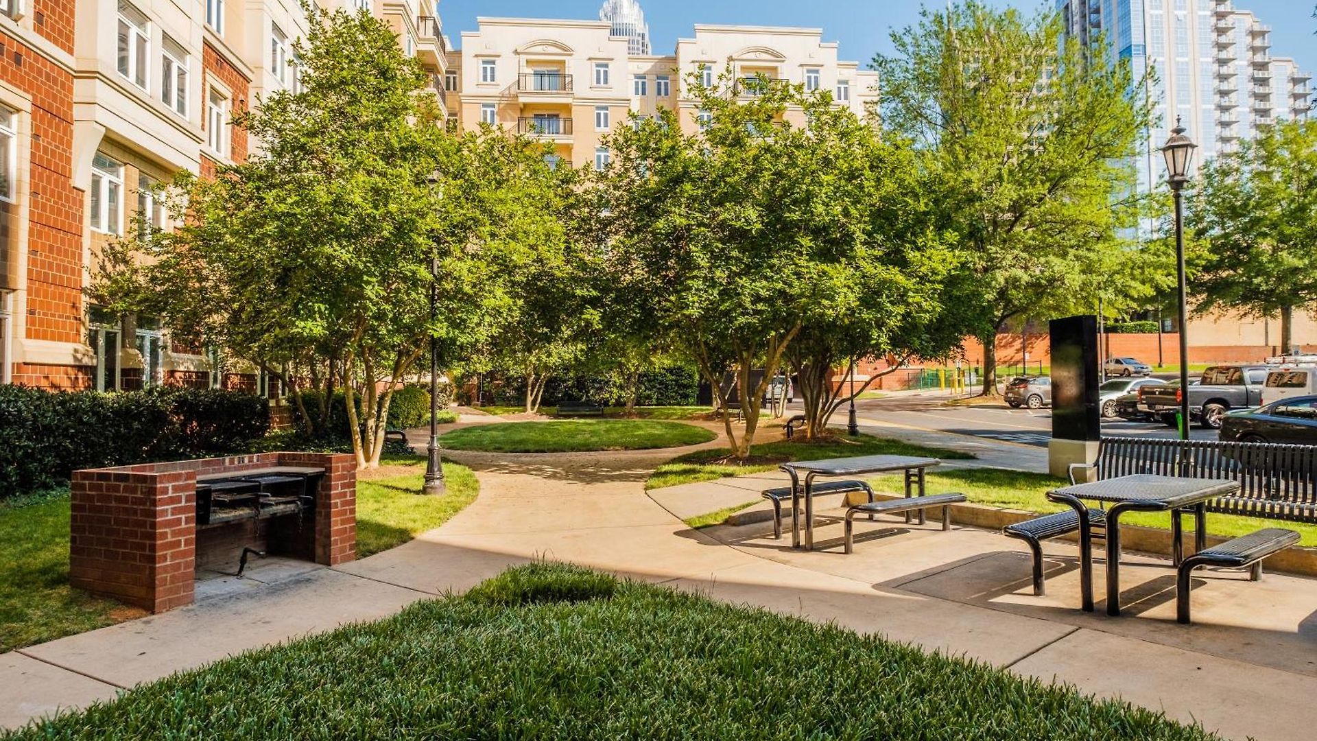 Cityscape Flat- 3br Luxury In Uptown Apartment *