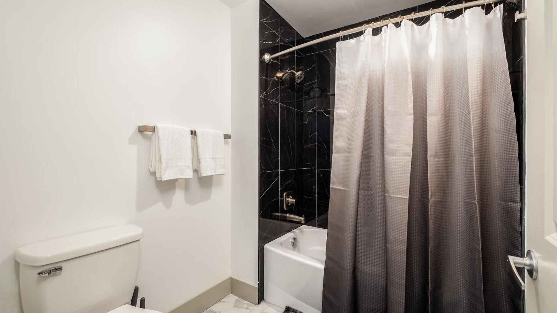 Apartment Cityscape Flat- 3br Luxury In Uptown *