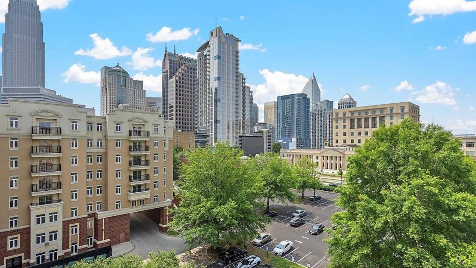 Cityscape Flat- 3br Luxury In Uptown Apartment *