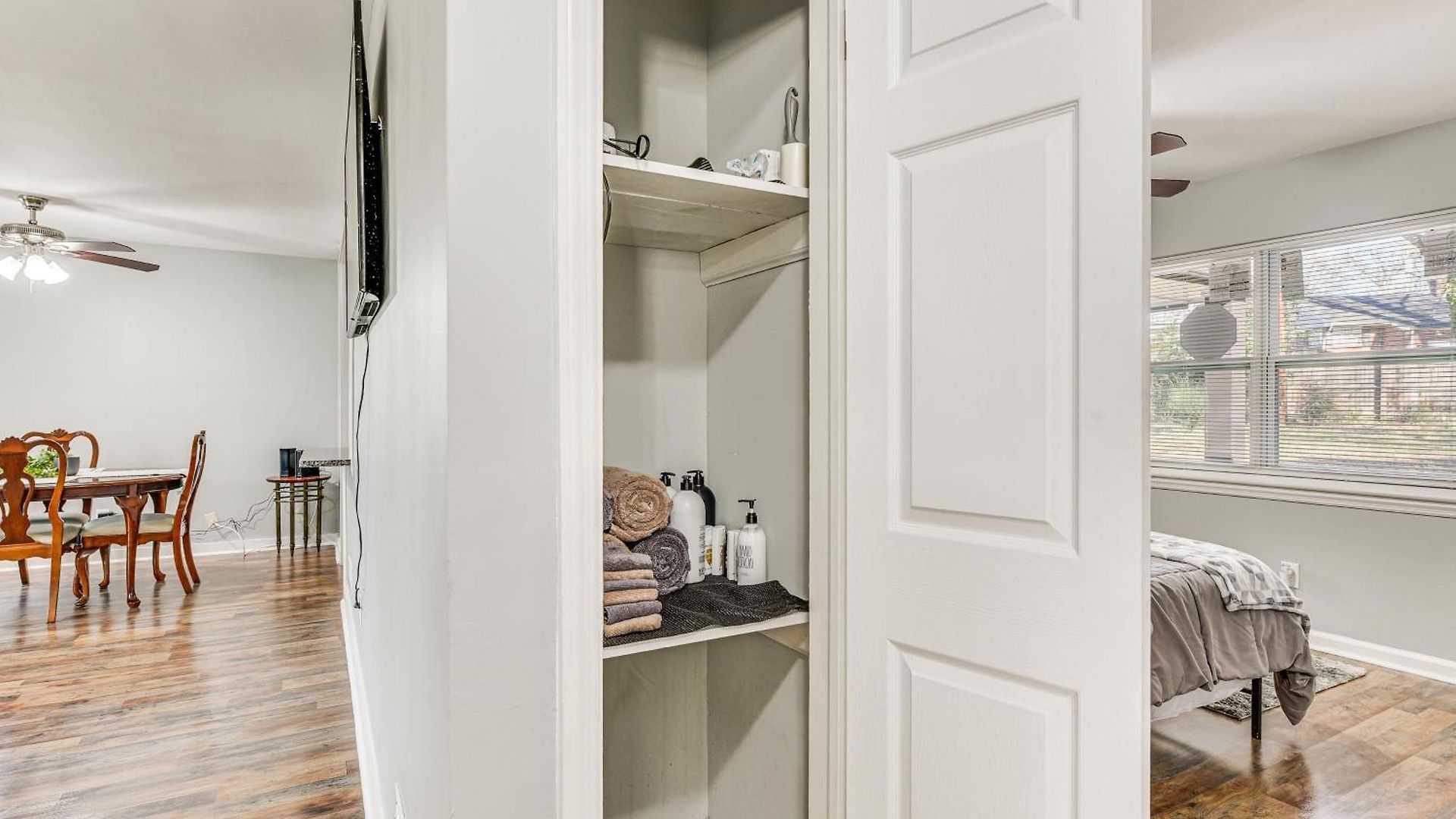 Holiday home Updated W/ Yard ~ 3 Mi To Uptown!