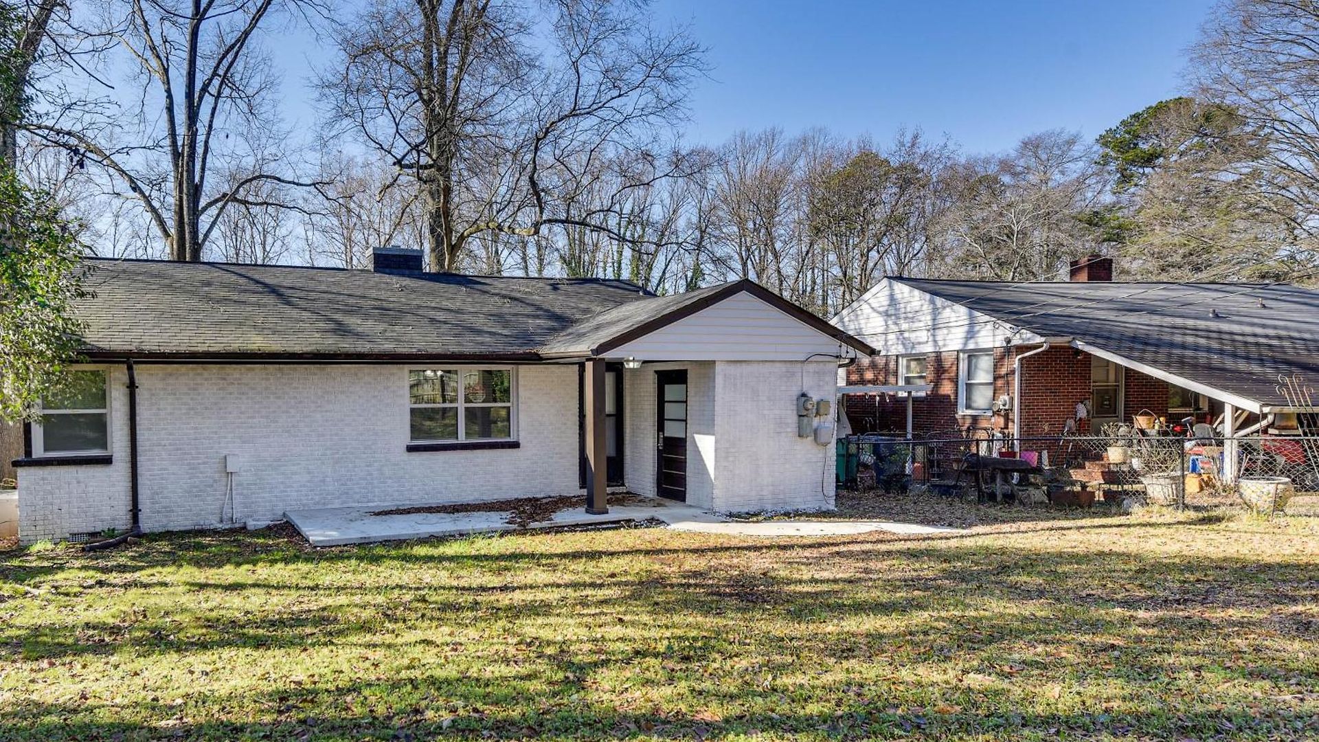 Holiday home Updated W/ Yard ~ 3 Mi To Uptown!