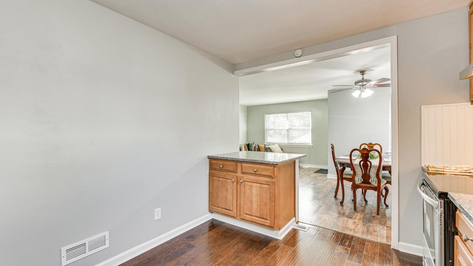 Updated W/ Yard ~ 3 Mi To Uptown! *