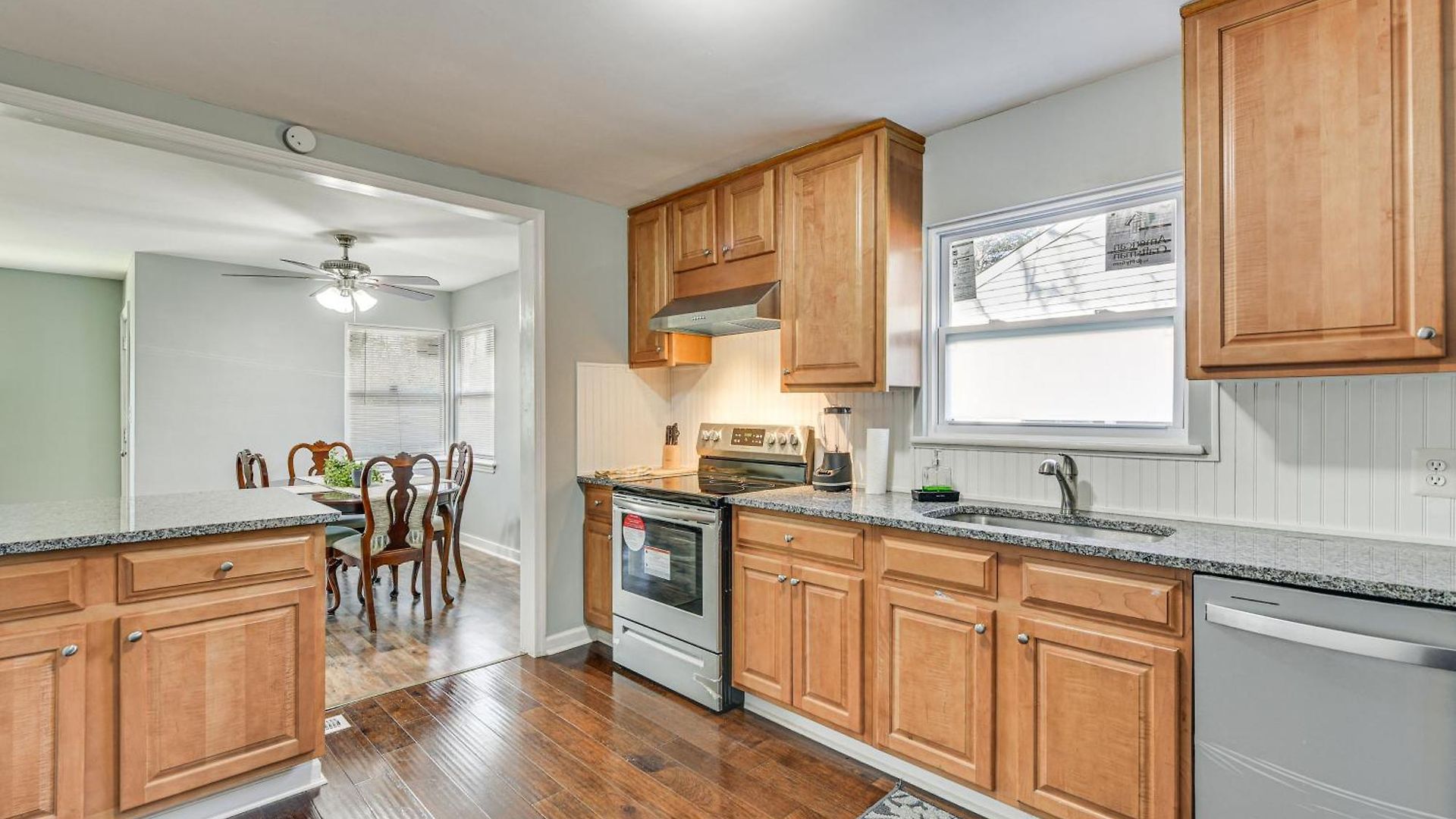 Holiday home Updated W/ Yard ~ 3 Mi To Uptown! Charlotte