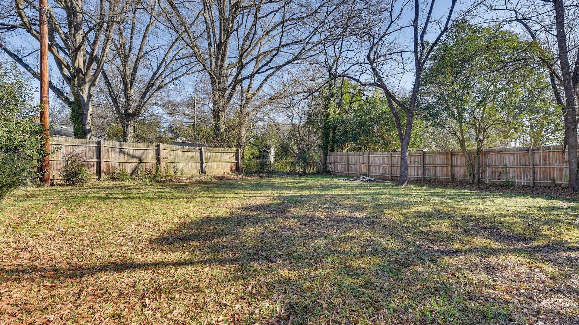 Updated W/ Yard ~ 3 Mi To Uptown! Holiday home