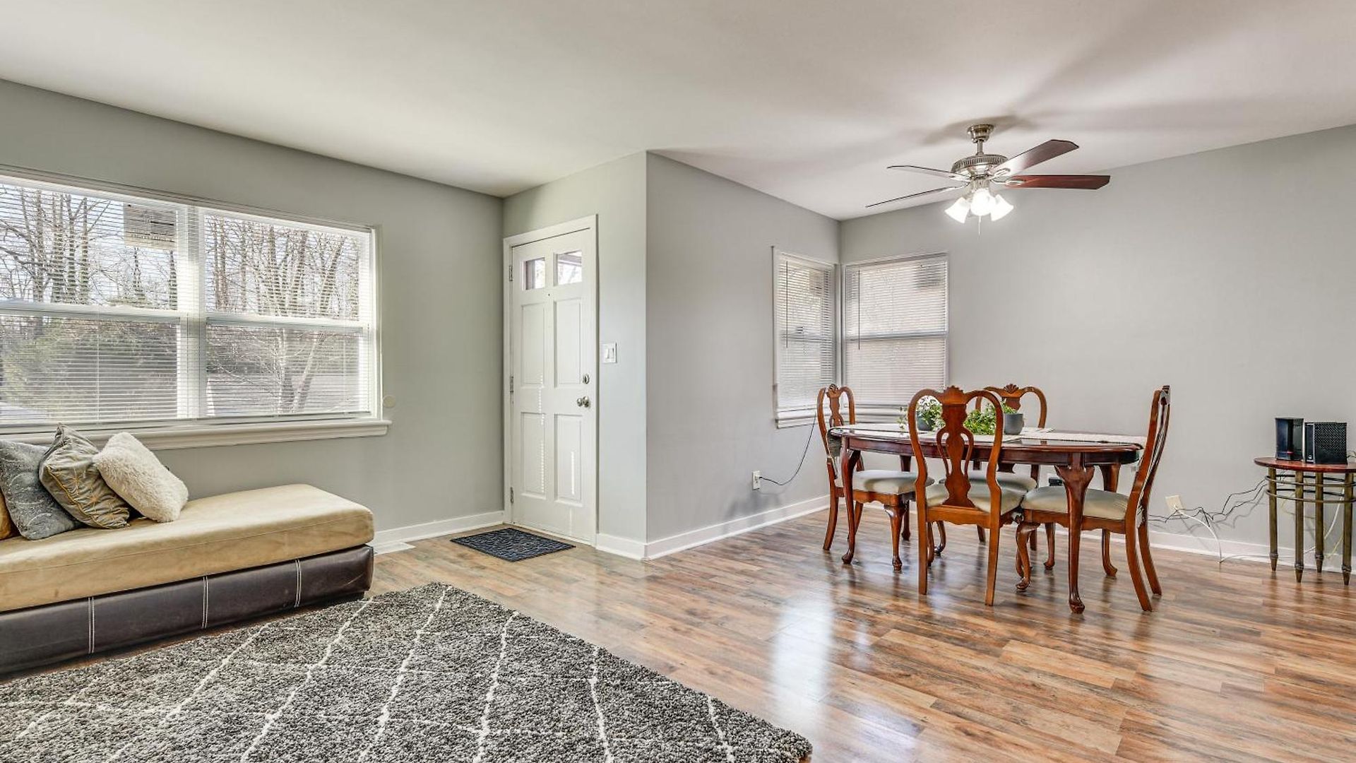 Holiday home Updated W/ Yard ~ 3 Mi To Uptown! *