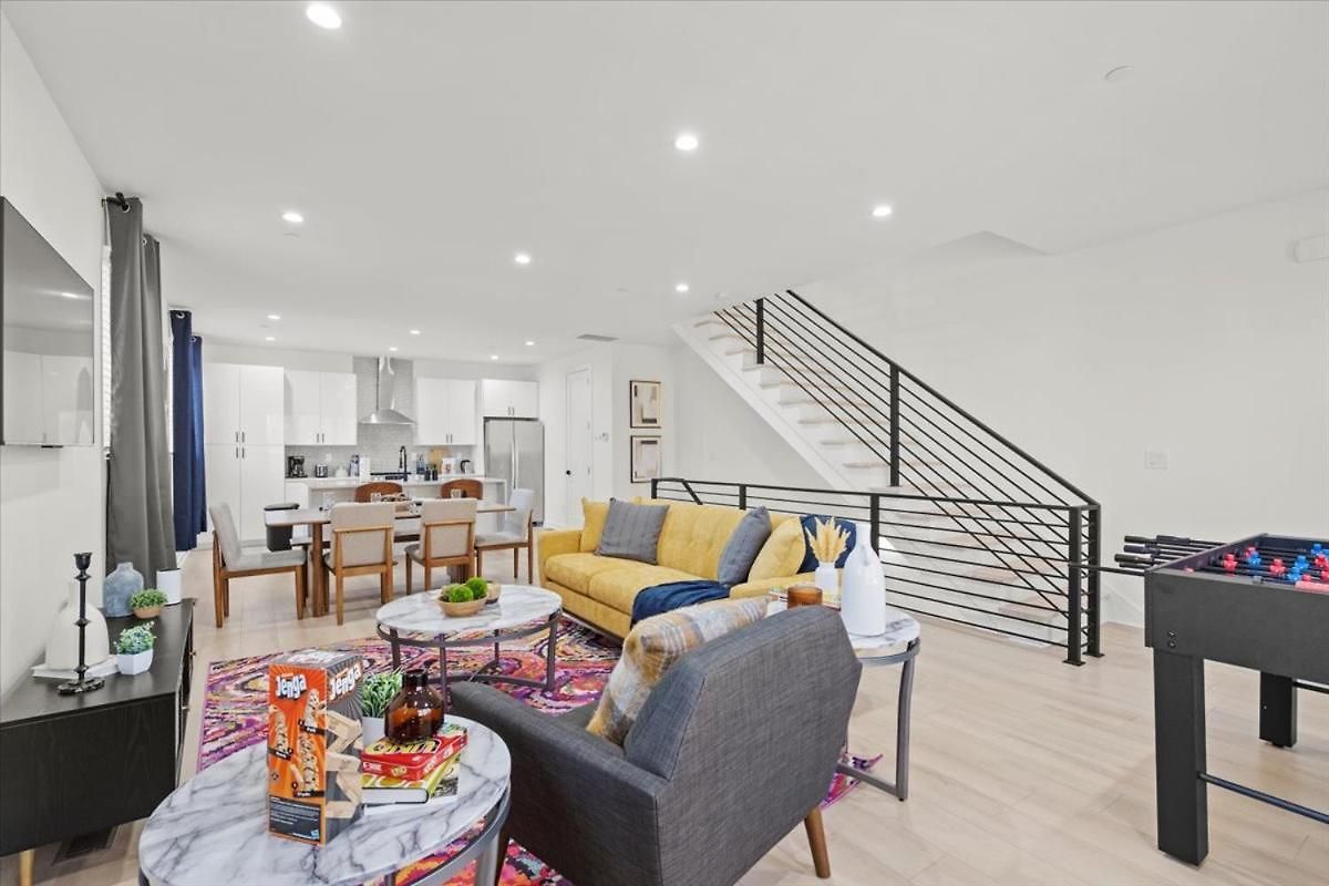 Stylish Modern 3br 3,5ba Townhouse In Apartment *