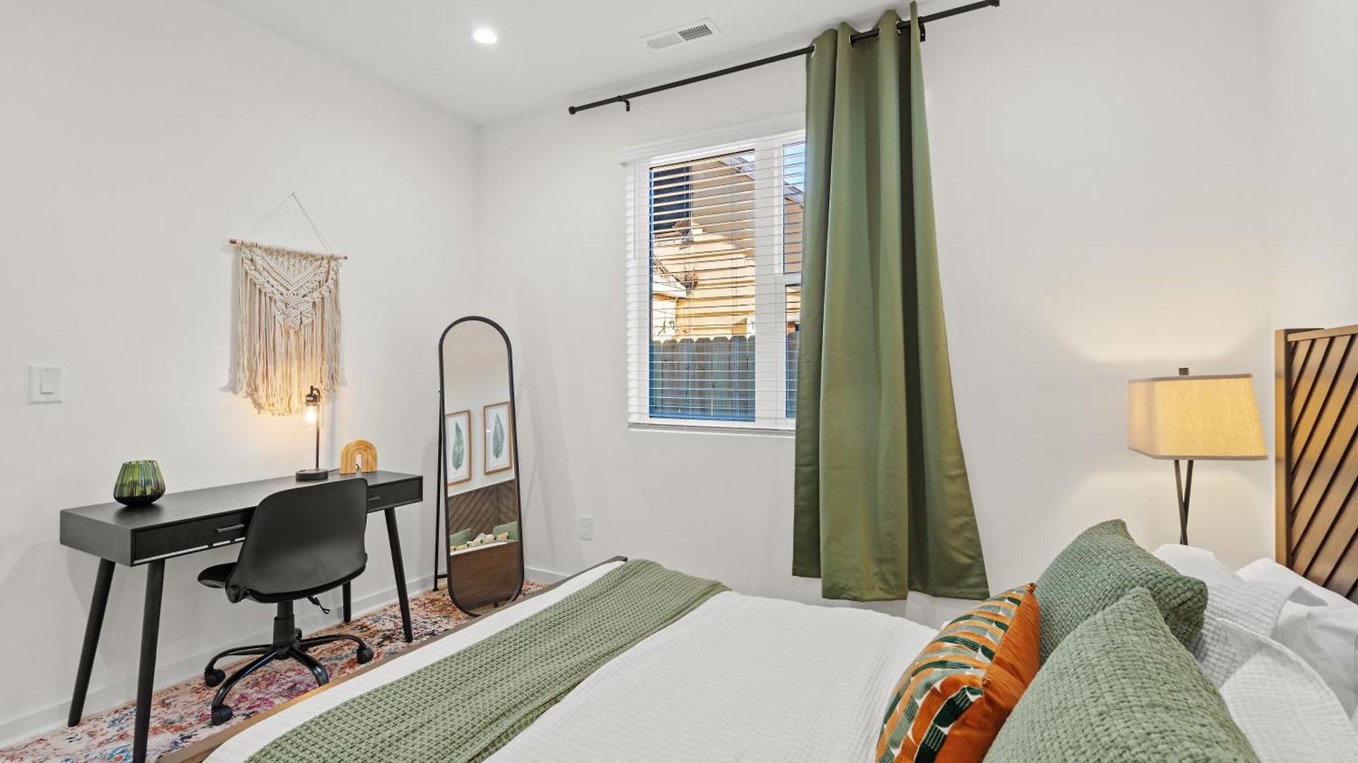 Stylish Modern 3br 3,5ba Townhouse In Apartment Charlotte