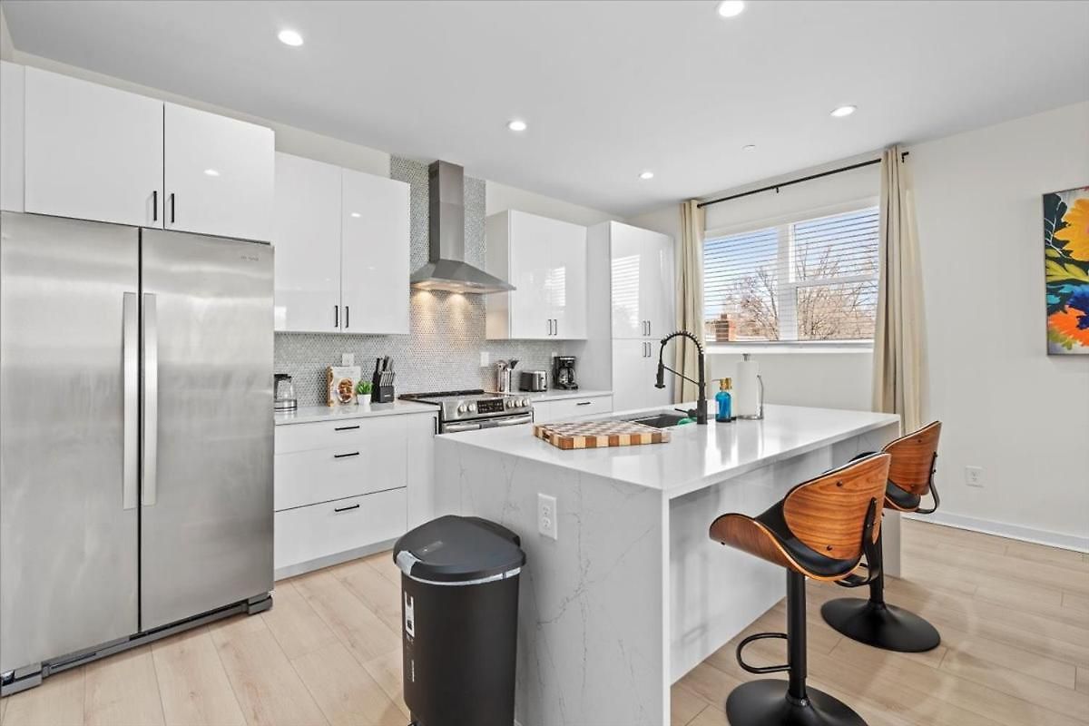 Elegant 3br3.5ba Modern Townhouse *