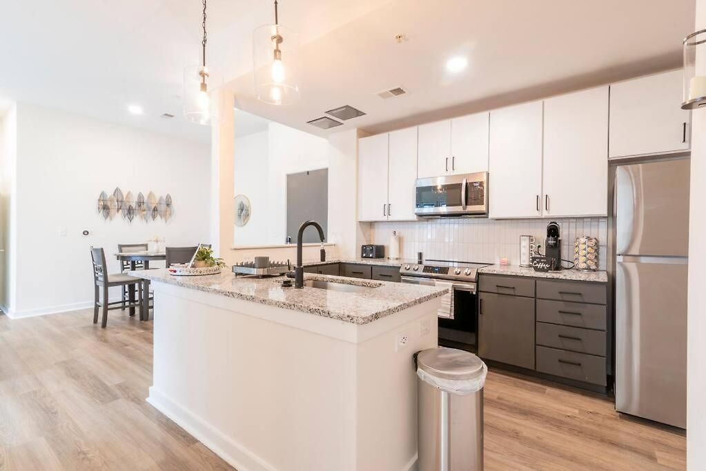 Charming Cozy With Wi-fi & Free Parking Apartment