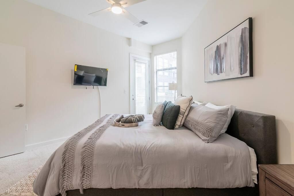 Charming Cozy With Wi-fi & Free Parking Charlotte