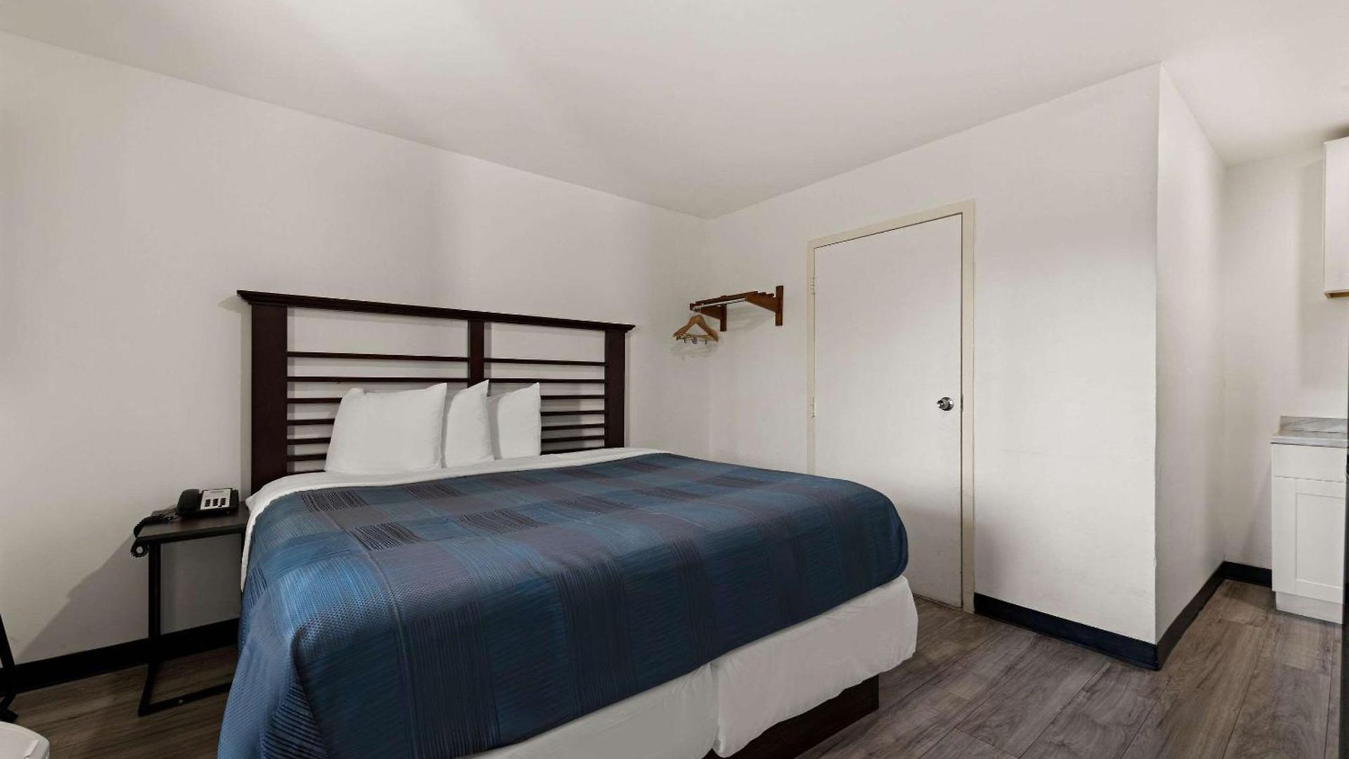 Rodeway Independence Blvd 3*