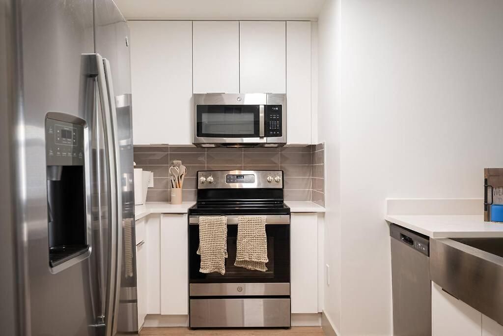 Uptown Style Apartment *