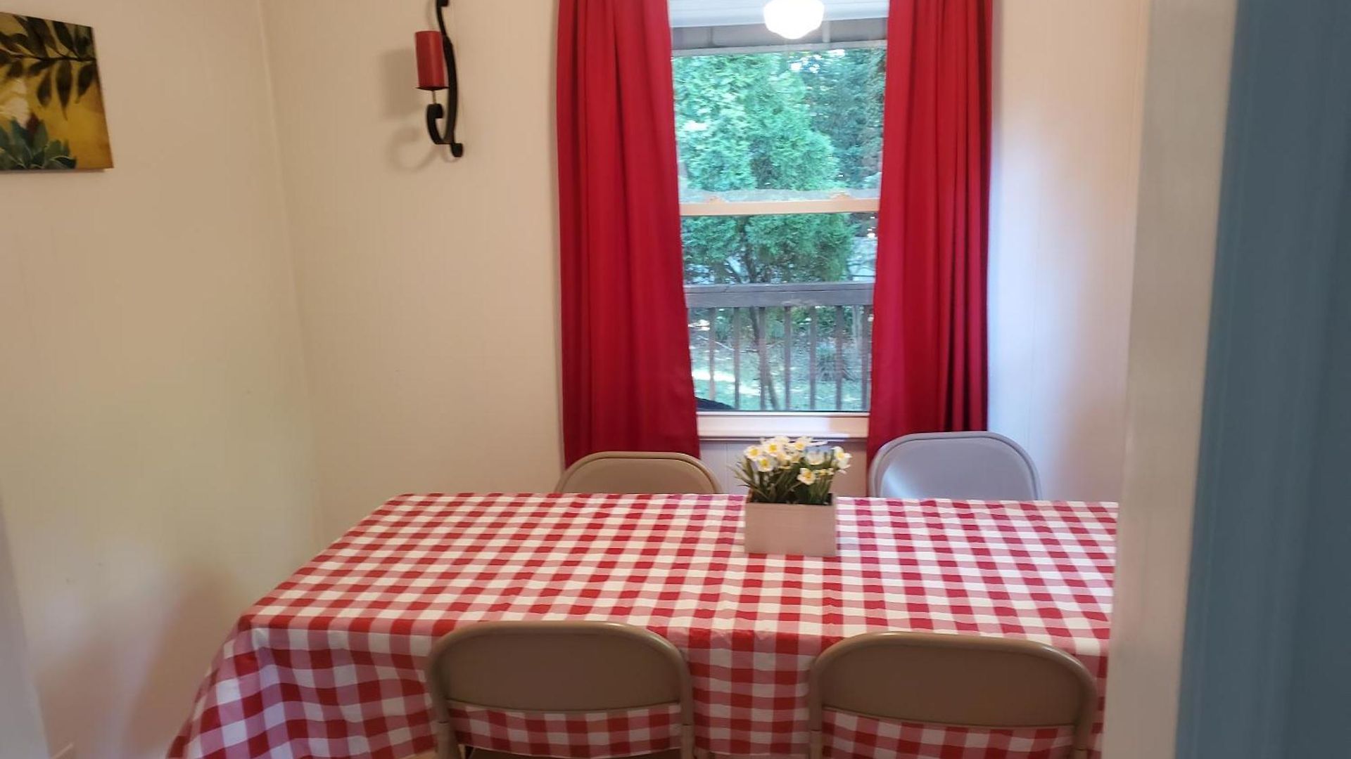 Private Single Level Standalone House Large Lot - 3 Bedrooms *