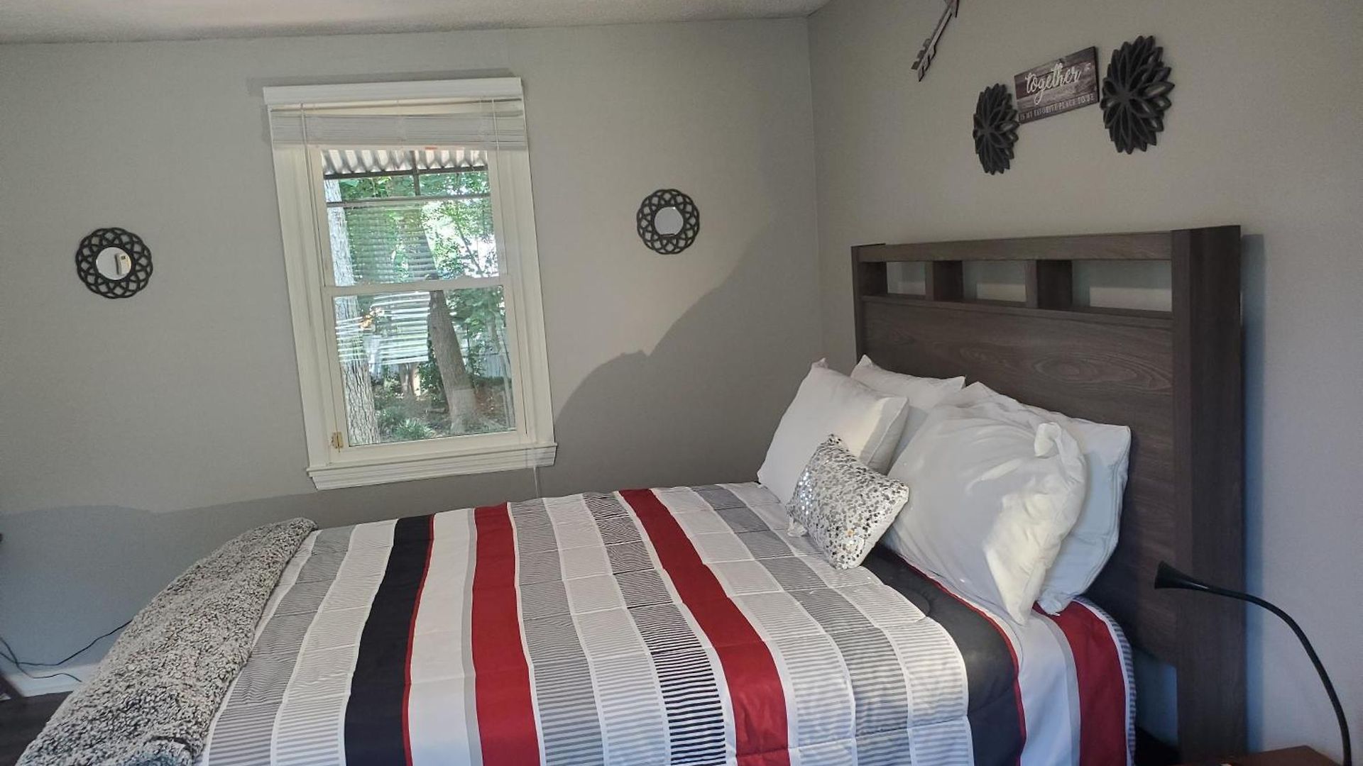 Private Single Level Standalone House Large Lot - 3 Bedrooms Holiday home *