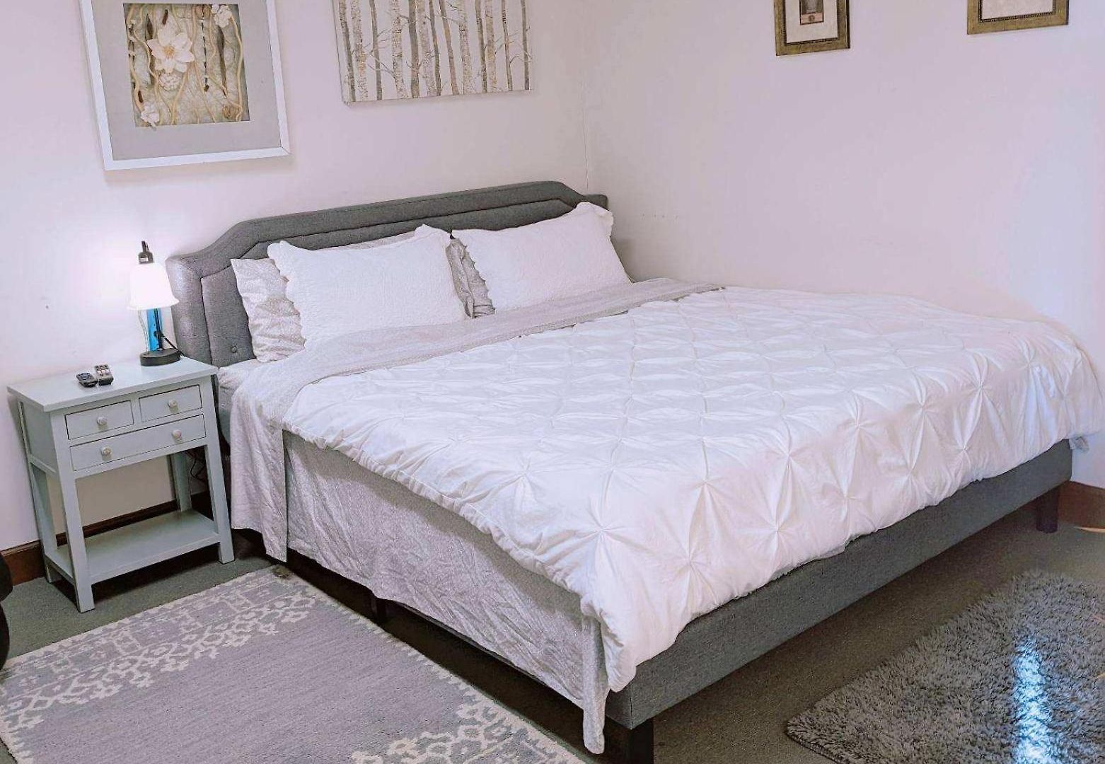 Uptown Area, Cozy King Suite, Quiet And Private, Free Parking, Walk To Restaurants Aparthotel