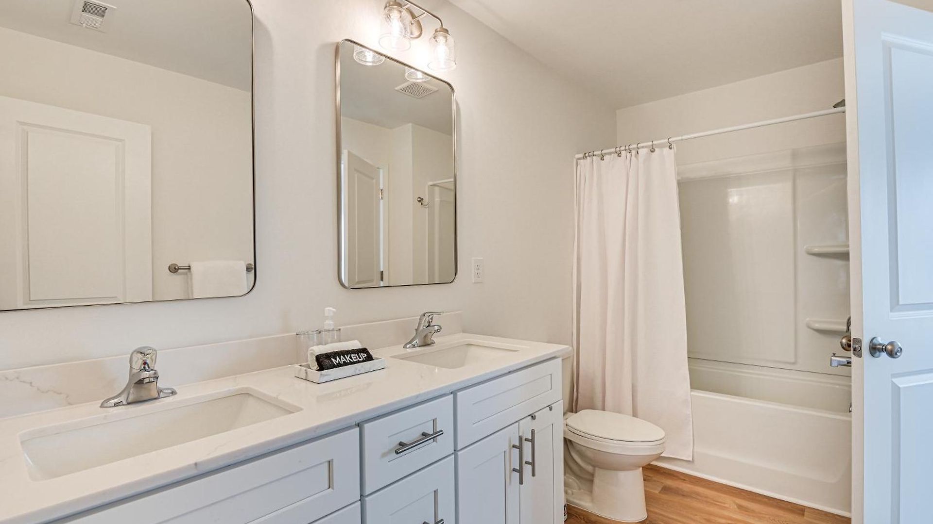 Charming Townhome: 6 Mi To Downtown! Holiday home Charlotte