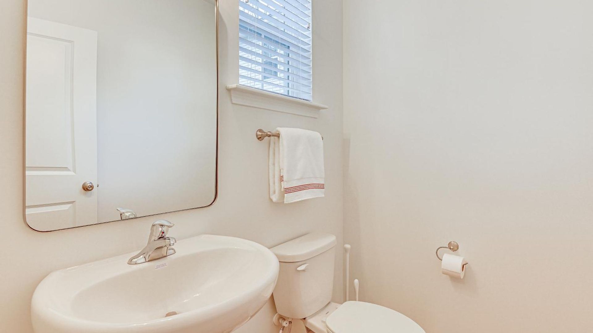 Charming Townhome: 6 Mi To Downtown! Holiday home Charlotte