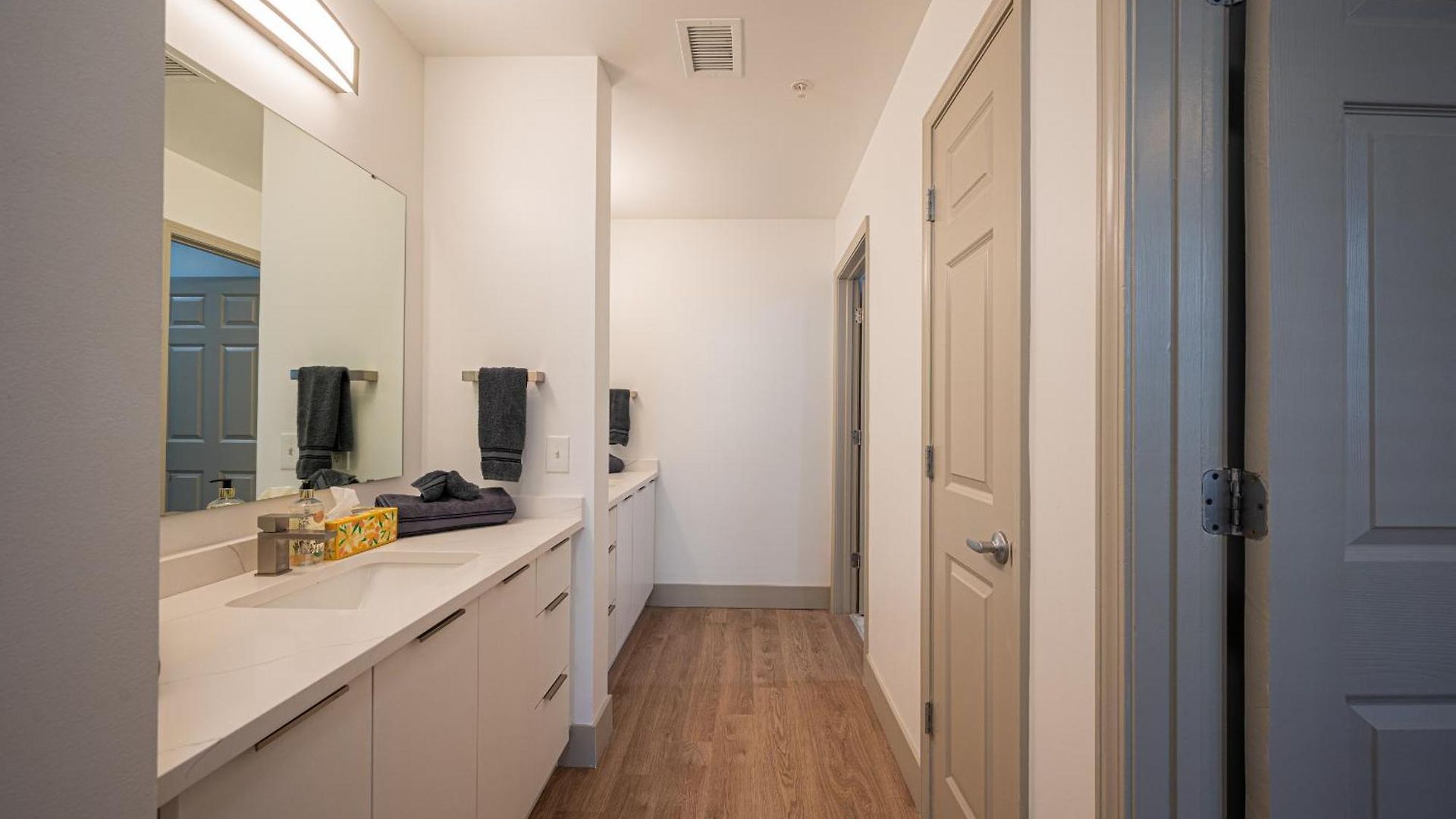 Apartment Classy Uptown Darling