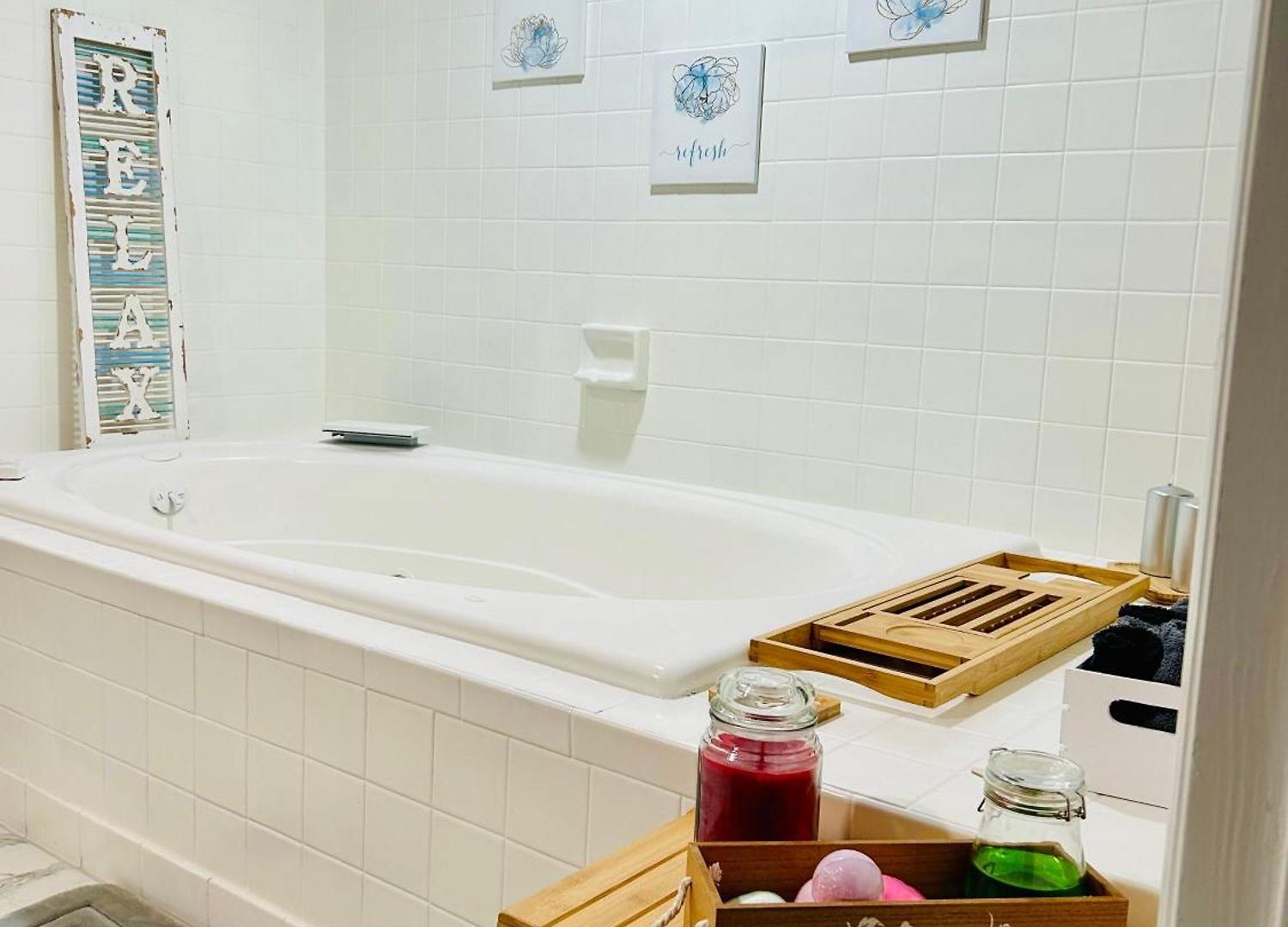 Comfy Spacious Lower Lvl Near Uptown, Noda & Unc Holiday home *