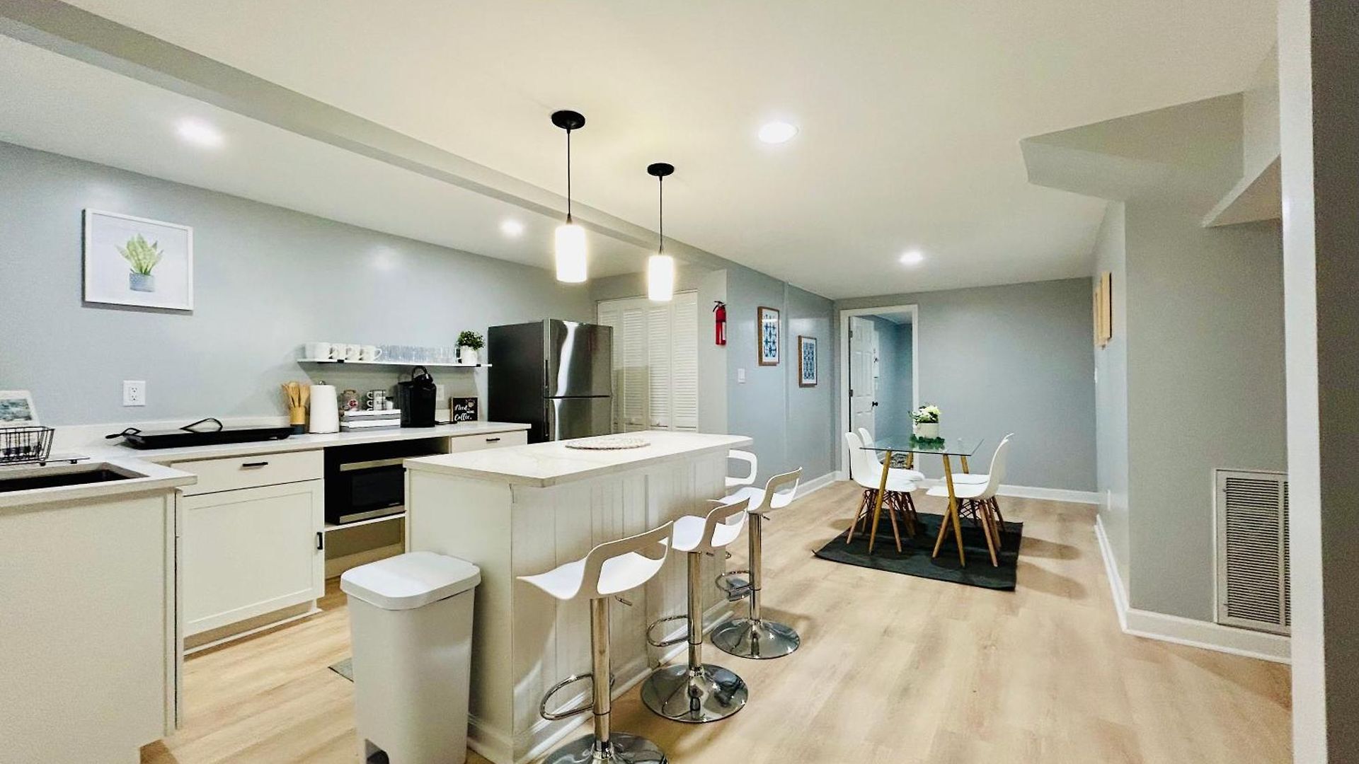 Comfy Spacious Lower Lvl Near Uptown, Noda & Unc