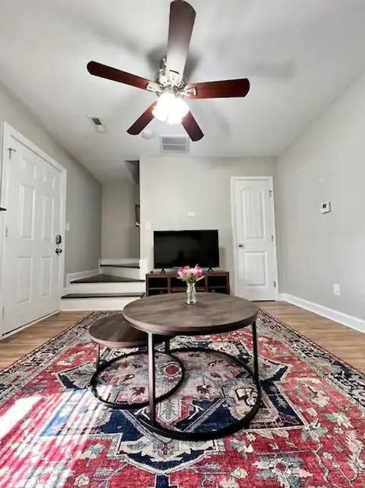 Gated 2br I 5 Min Uptown