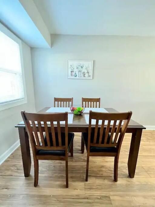 Gated 2br I 5 Min Uptown *