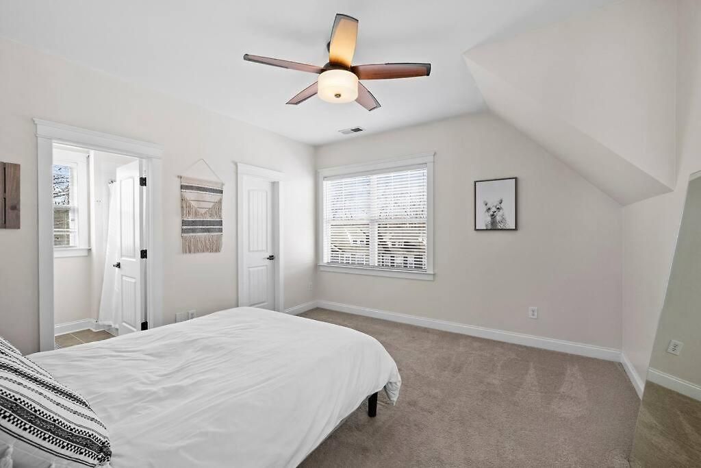 Holiday home 3br/3.5bath Uptown Aloft House. *
