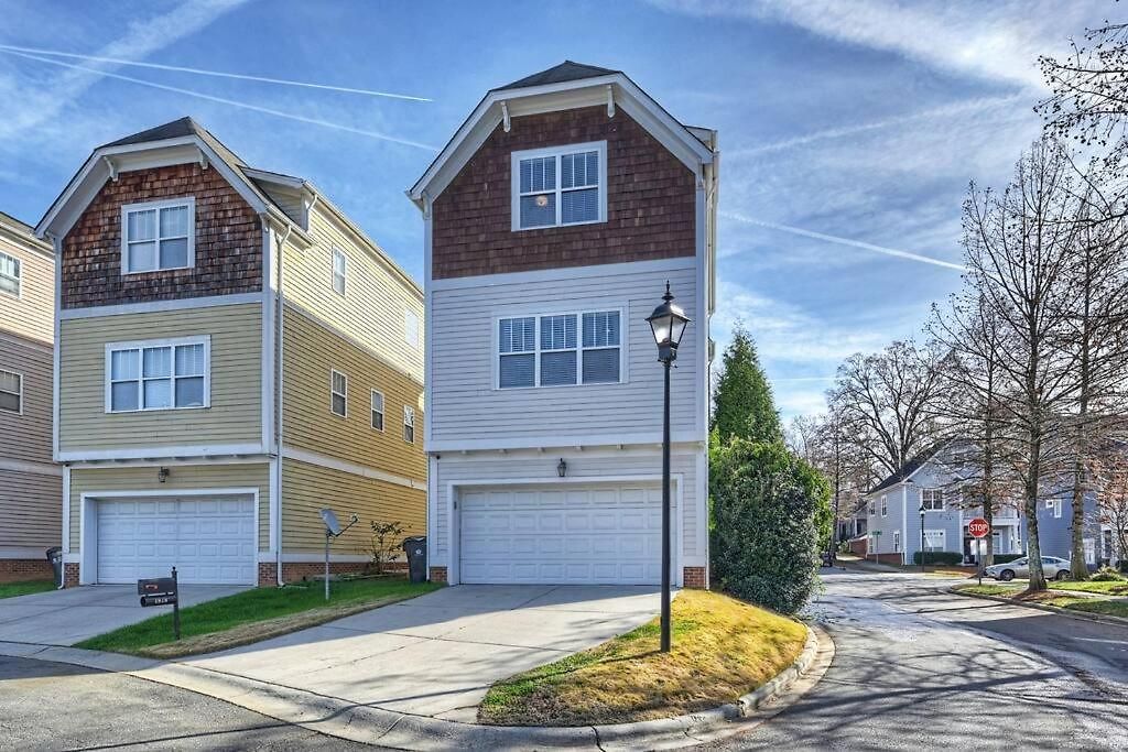 Holiday home 3br/3.5bath Uptown Aloft House. *