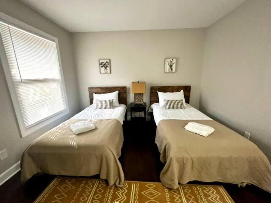 Apartment 5 Min Uptown I Fast Wi-fi & Private Patio