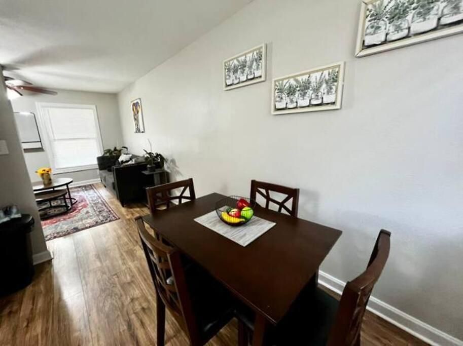 5 Min Uptown I Fast Wi-fi & Private Patio Apartment Charlotte