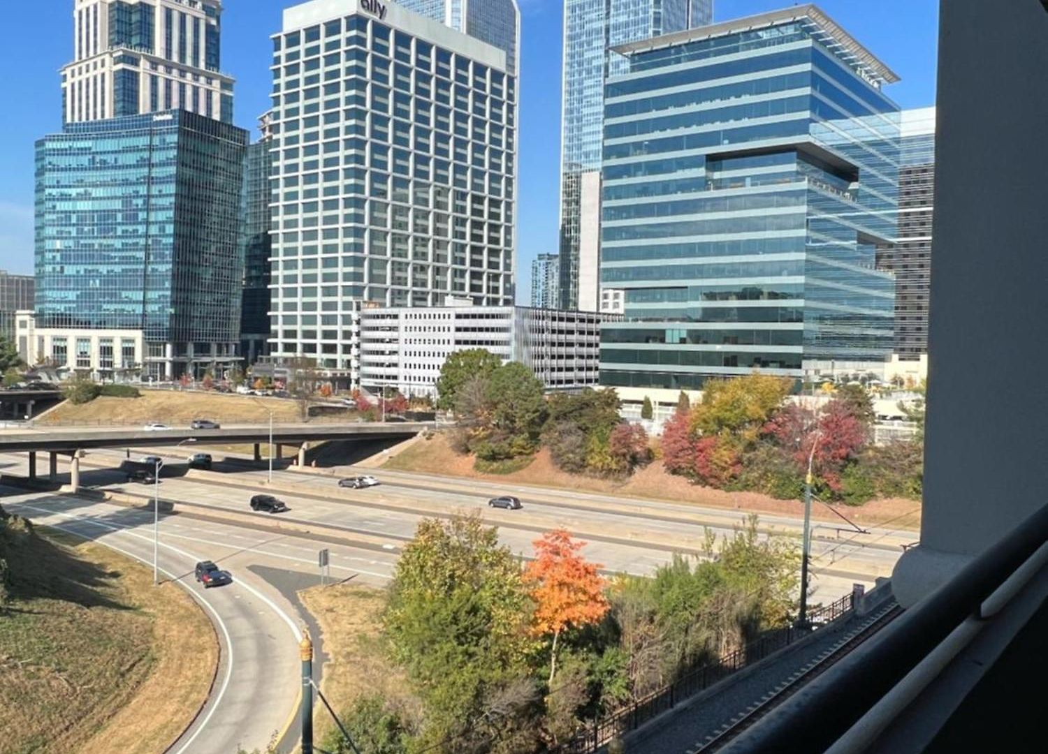Apartment Spacious 2 Bed, 2 Bath Uptown Gem In The Heart Of The City-parking-wi-fi-balcony-walk To Boa Stadium