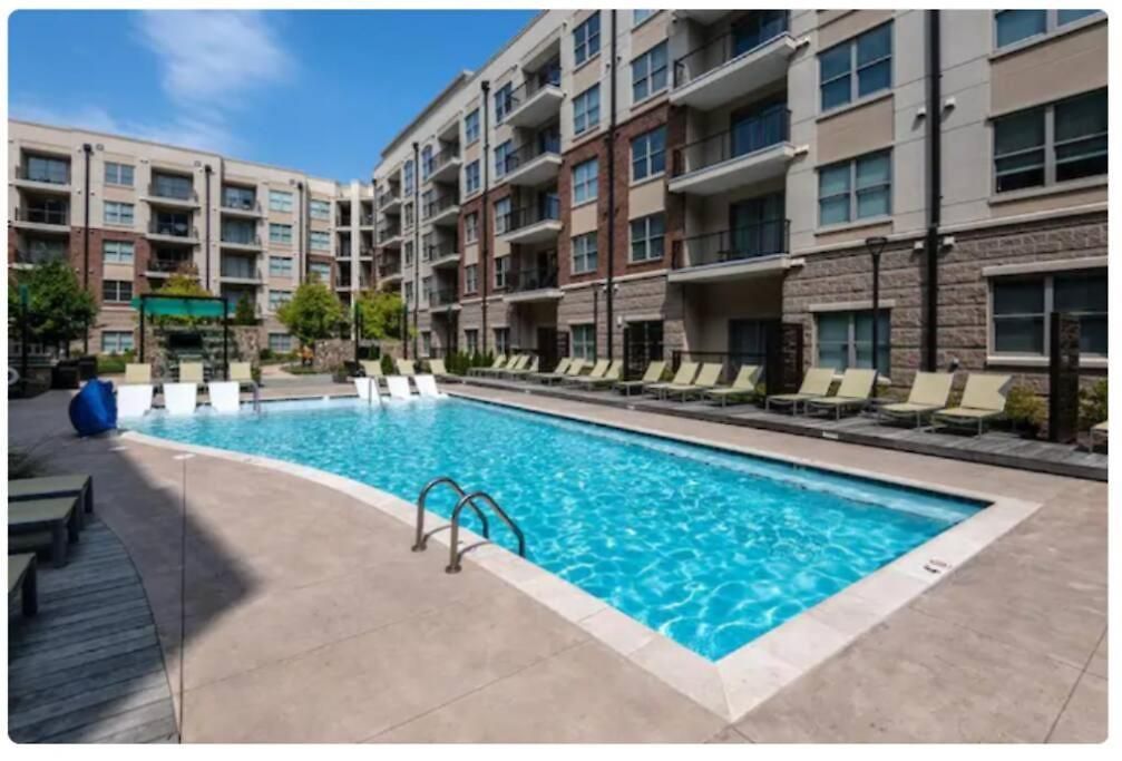 Apartment League Flats Uptown At West Trade Street