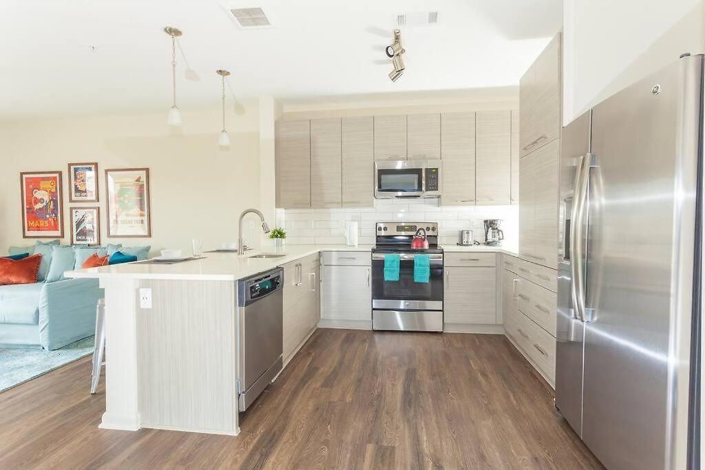 League Flats Uptown At West Trade Street Apartment *