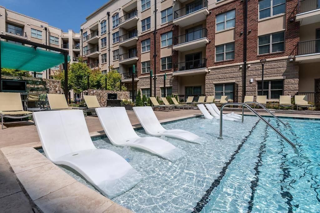Apartment League Flats Uptown At West Trade Street