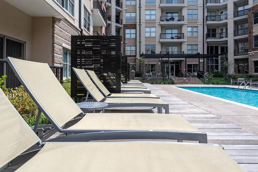 Apartment League Flats Uptown At West Trade Street Charlotte