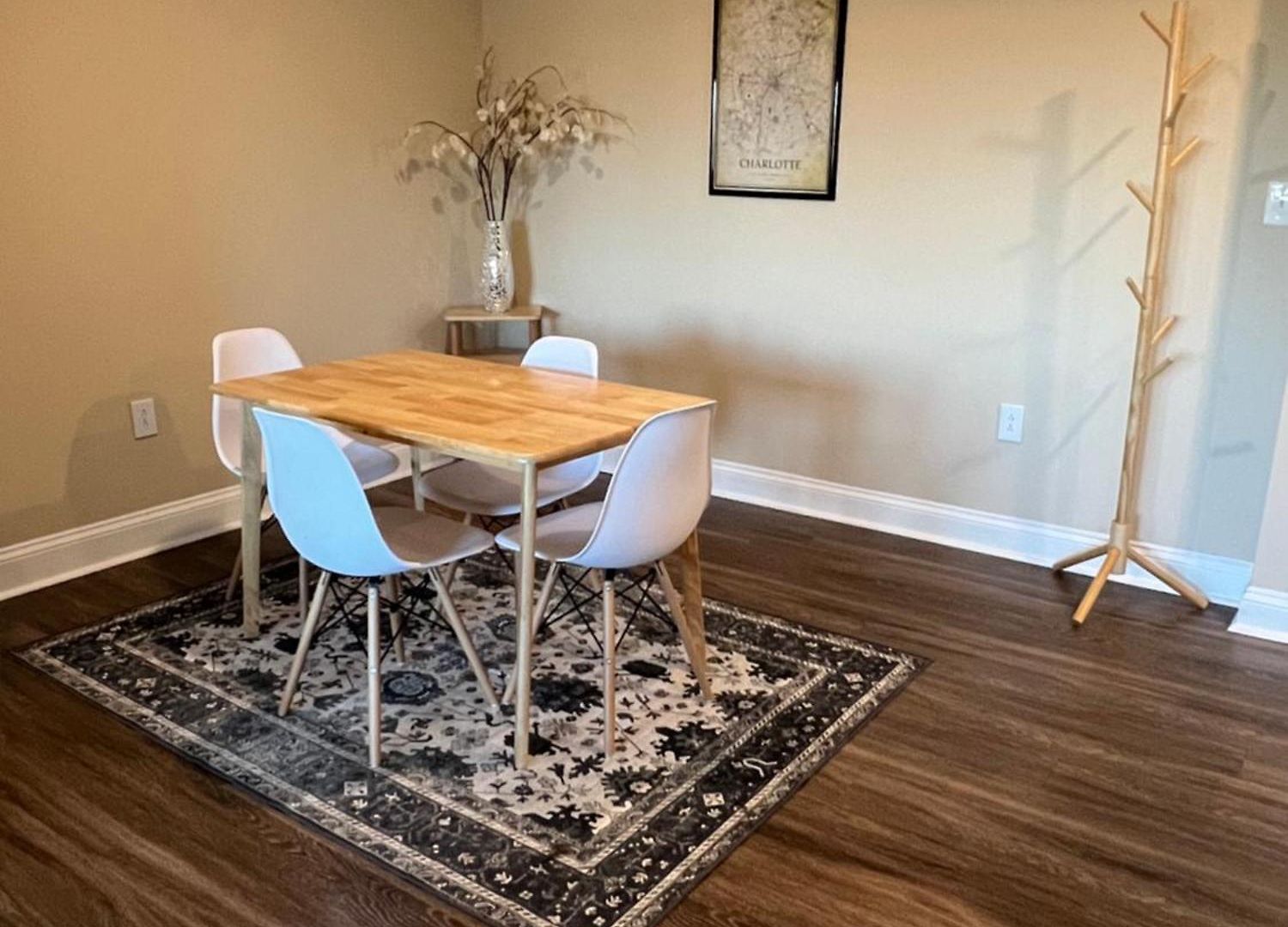 Spacious 2 Bed, 2 Bath Uptown Gem In The Heart Of The City-parking-wi-fi-balcony-walk To Boa Stadium *