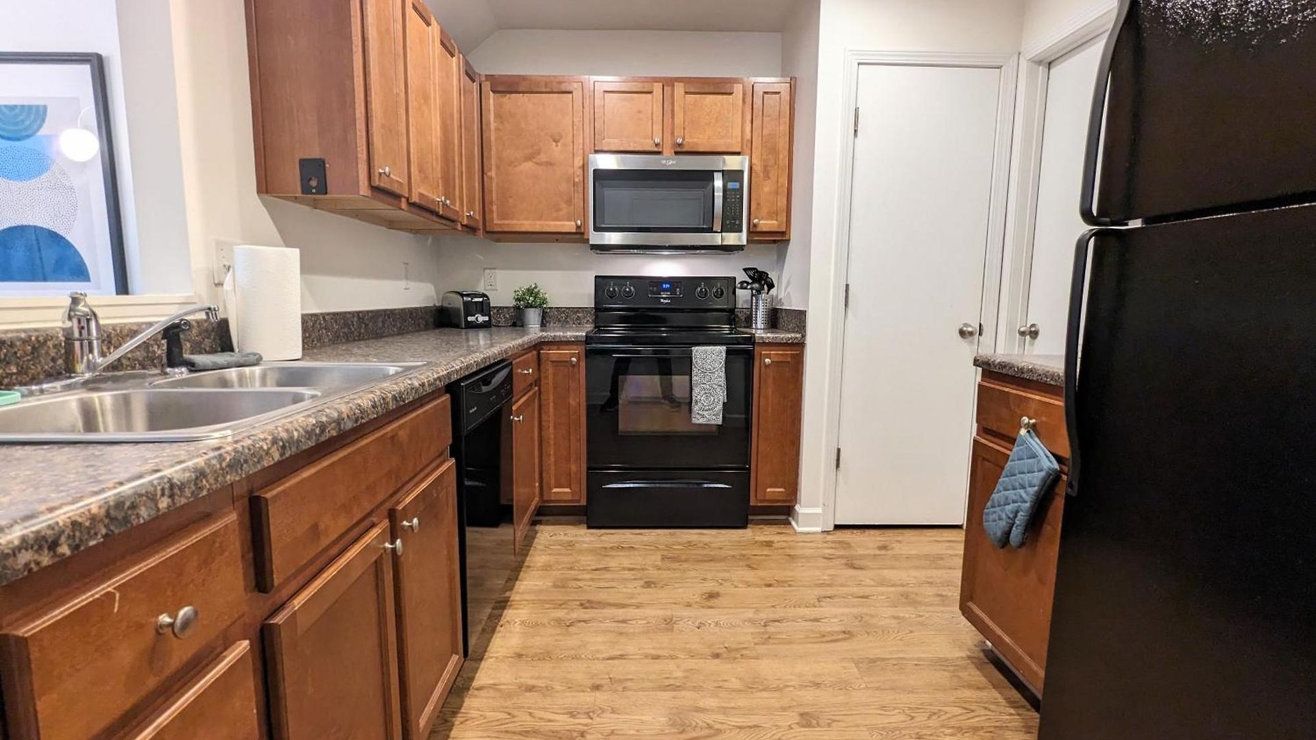 League Flats West End Apartment