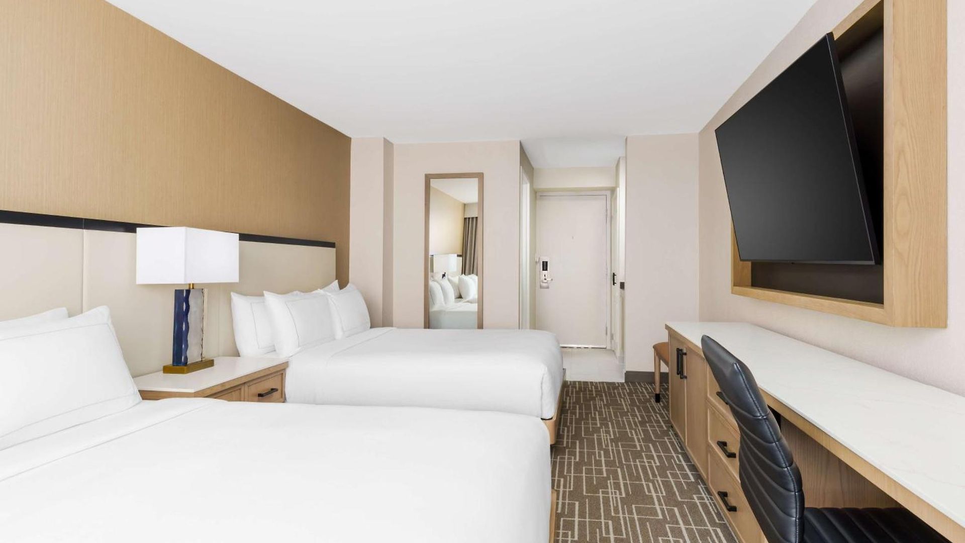 Hotel Doubletree By Hilton Center 4*
