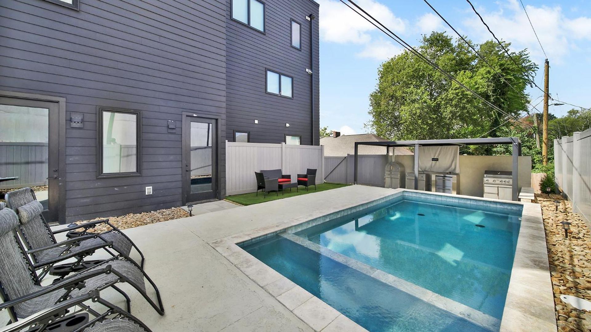 406 Katonah Amazing Location Rooftop Patio Views And A Gym *