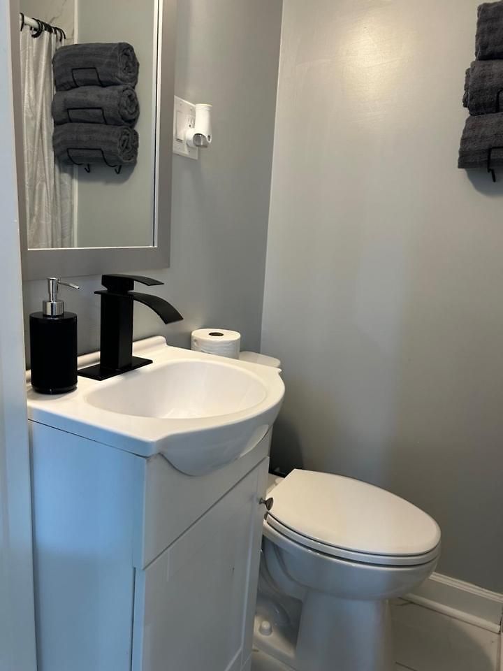 Comfy Spacious Lower Lvl Near Uptown, Noda & Unc Holiday home