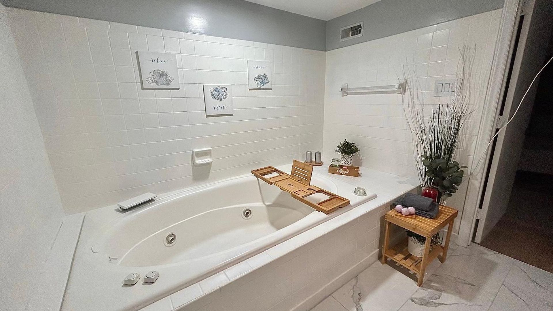 Comfy Spacious Lower Lvl Near Uptown, Noda & Unc * Charlotte