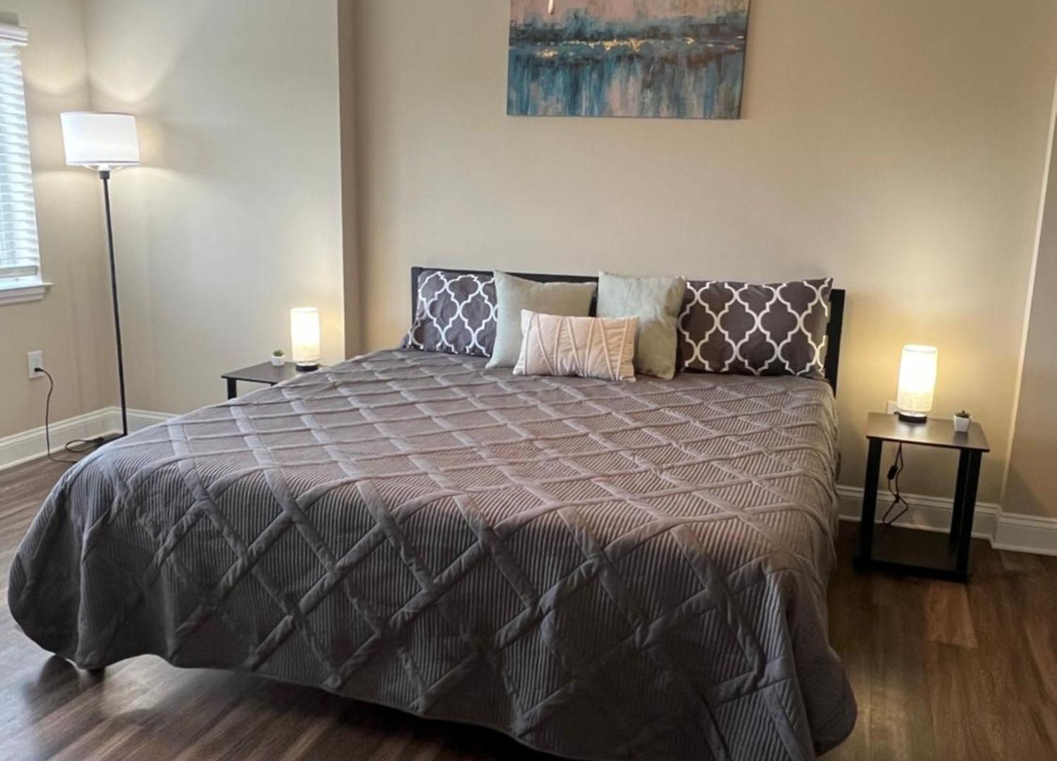 Spacious 2 Bed, 2 Bath Uptown Gem In The Heart Of The City-parking-wi-fi-balcony-walk To Boa Stadium * Charlotte