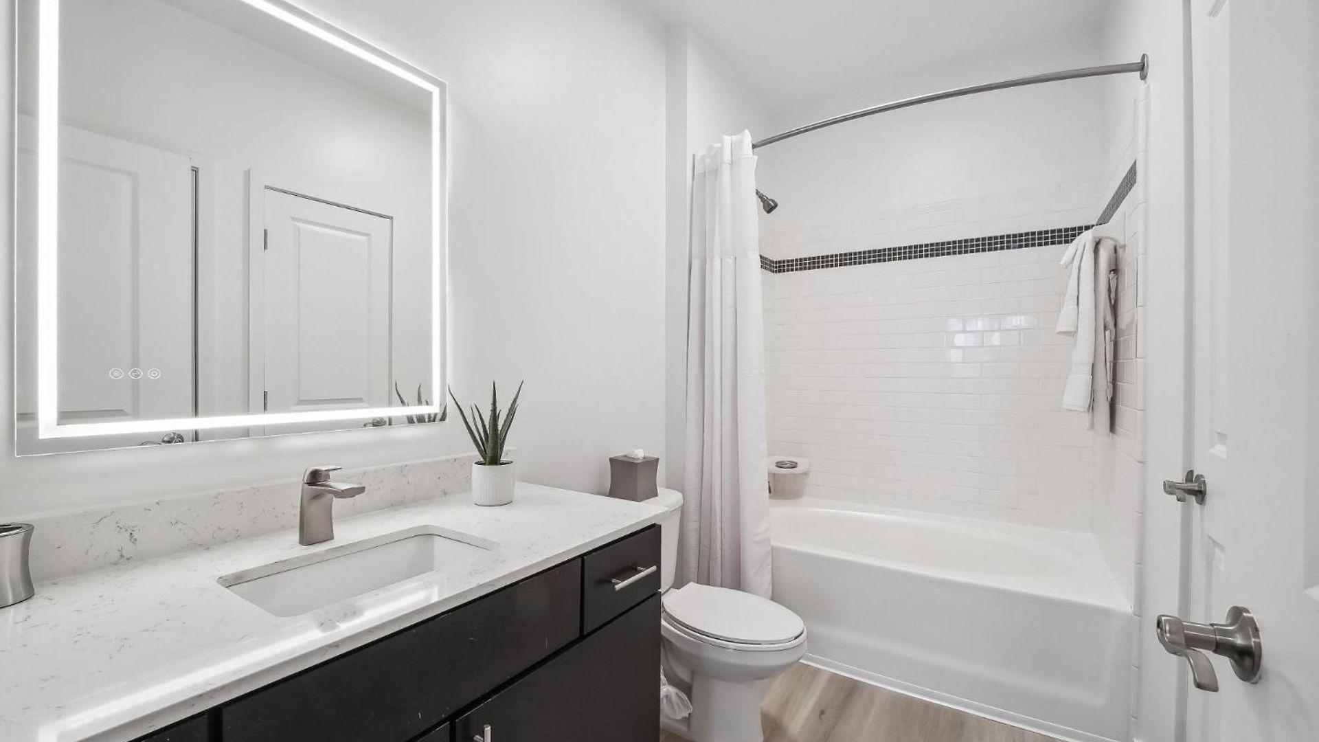 Premium And At Midtown 205 In Apartment