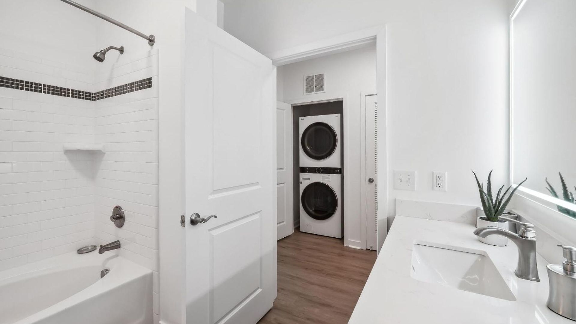 Apartment Premium And At Midtown 205 In