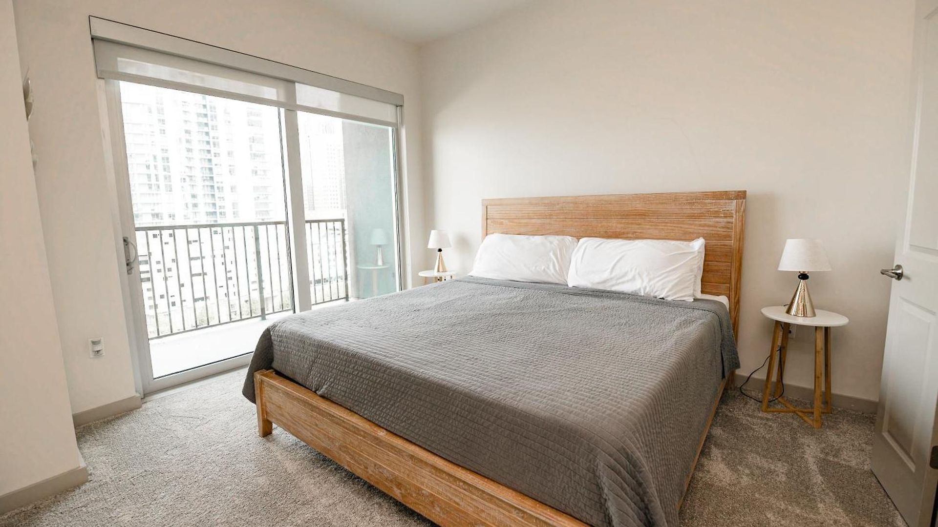 Apartment Corporate Uptown Furnished