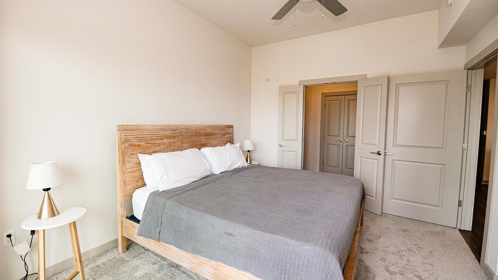 Corporate Uptown Furnished Apartment *