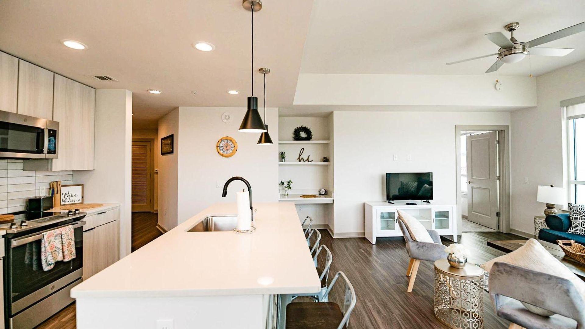 Corporate Uptown Furnished Apartment